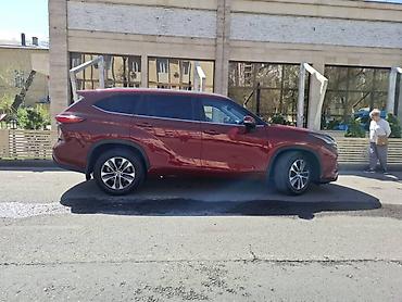 Toyota: Toyota Highlander: 2023 г., Автомат — 2