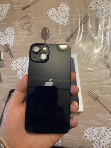 Apple iPhone: IPhone 13, Qara, Simsiz şarj — 10