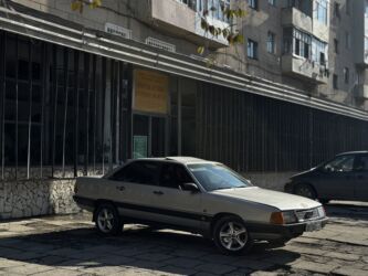 Audi: Audi 100: 1987 г., 2.2 л, Механика, Бензин — 14
