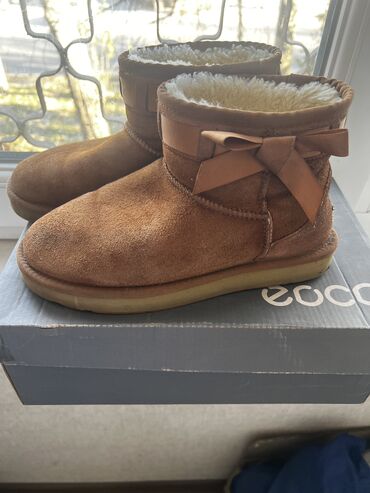 Угги: Б/у - Угги короткие из замши, карамельный цвет, на толстой резиновой — 1