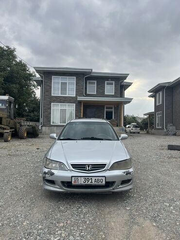 машине арзан: Honda Accord седан, серебристый цвет, правый руль. Кузов и экстерьер
