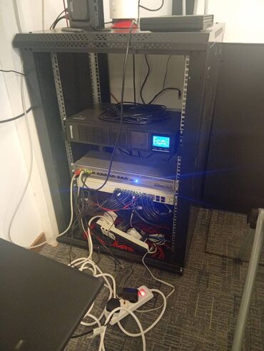 Ofis masaları: Продаются офисное оборудование в отличном состоянии : мониторы, сейф — 10