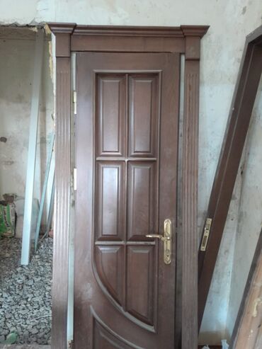 Otaq qapıları: Təmiz göyüş(şabalıd) materialindandır