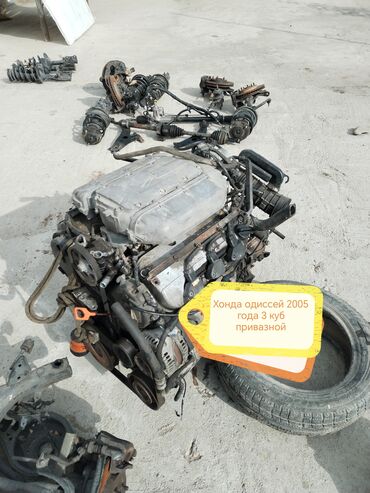 Двигатели, моторы и ГБЦ: Бензиновый мотор Honda 2005 г., 3 л