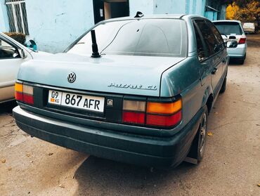 Volkswagen: Volkswagen Passat: 1990 г., 1.8 л, Механика, Бензин, Седан