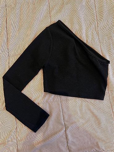 Qara birqol qolsuz (asimmеtrik) crop top - Dizayn: bir çiyin açıq