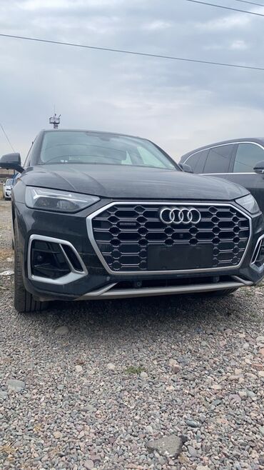 купить ауди а5: Кроссовер Audi Q5 в черном цвете с характерной для бренда решеткой