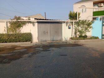 berdede ev satilir: Balaxanı qəs. 4 otaqlı, 200 kv. m, Kredit yoxdur, Orta təmir