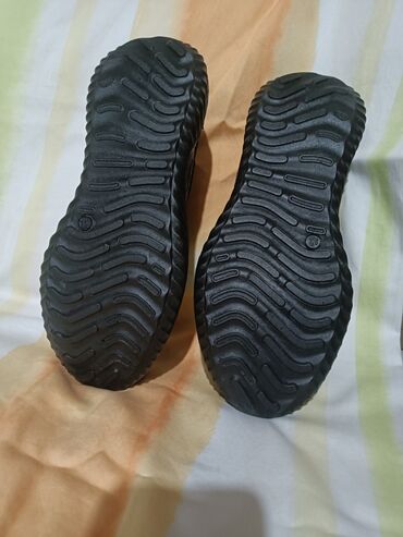 Krasofkalar və idman ayaqqabıları: Salam teklukesizlik ayablari tezedi 42razmer super gorunuşu var burnu — 8