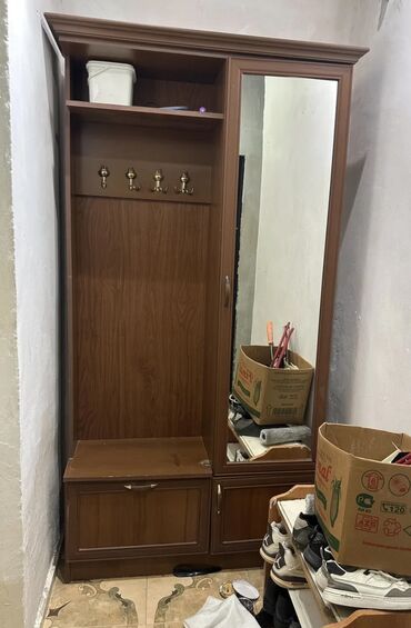 ремонт матрасов: İşlənmiş, Açılan, 3 qapılı Düz dolab, Dəhliz dolabı