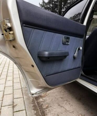 Audi: Audi 80: 1986 г., 1.8 л, Механика, Бензин, Седан — 16