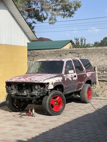 кемпинг дом на колесах: Toyota Hilux Surf: 1994 г., 2.7 л, Автоматические, Бензин, Внедорожник