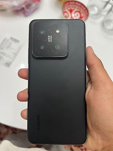Смартфон Xiaomi с камерой Leica экран сломанный сам по себе нажимается