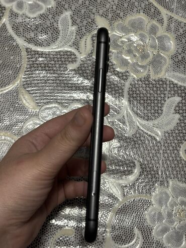 Apple iPhone: IPhone 11, Qara, Face ID — 3