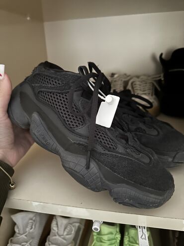 Krossovka ve ketlər: Adidas, Ölçü: 38, rəng - Qara, İşlənmiş