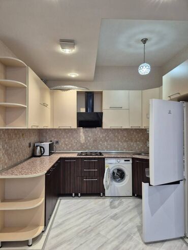 Uzunmüddətli kirayə mənzillər: Ev studio tiplidi. 2 sanuzel və 2 balkon var. Su işıq daimidir. Qaz — 5