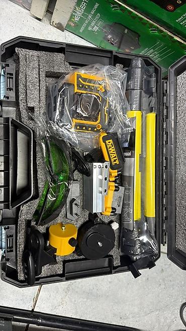 Лазерный уровень DEWALT в комплекте. Описание: - Самонивелирующийся