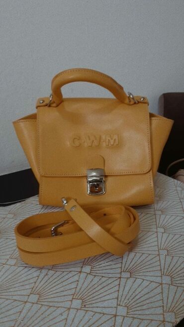 Handbags: Na prodaju preslatka CWM torbica
