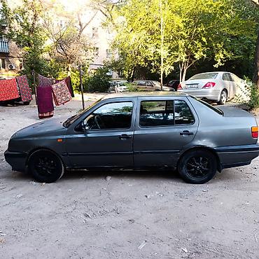 vento: Volkswagen Vento: 1992 г., Механика, Седан — 3