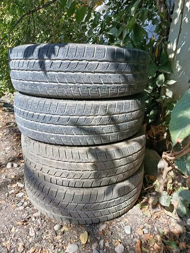 шины r14c: Комплект автомобильных шин с размером 195/75R16C. Шины имеют