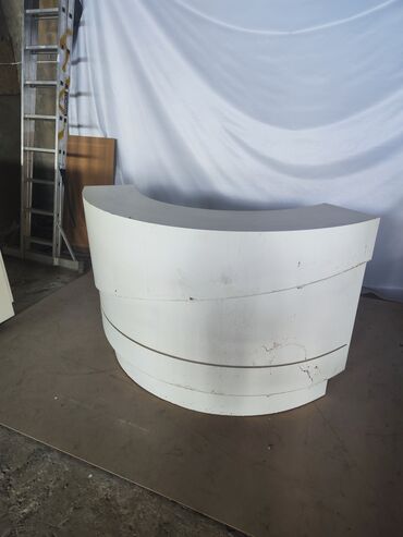Qazanlar: Material MDF boya Uzunluğu 157 sm Dərinliyi 27 sm Hündürlüyü 102 sm