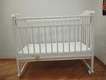 Beşiklər: Oğlan və qız üçün, İşlənmiş, Dördbucaq, Beşik, Dəstsiz, Matras ilə, Yellənmə mexanizmsiz — 1