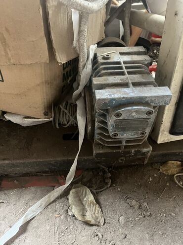 электрический двигатели: Электродвигатель/редукторный узел для промышленного оборудования