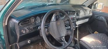 nissan march 2000: Volkswagen Golf: 1992 г., Хэтчбэк — 5