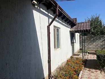 Продажа коттеджей и домов: Просторный двухэтажный дом с ухоженным зеленым участком. - — 31