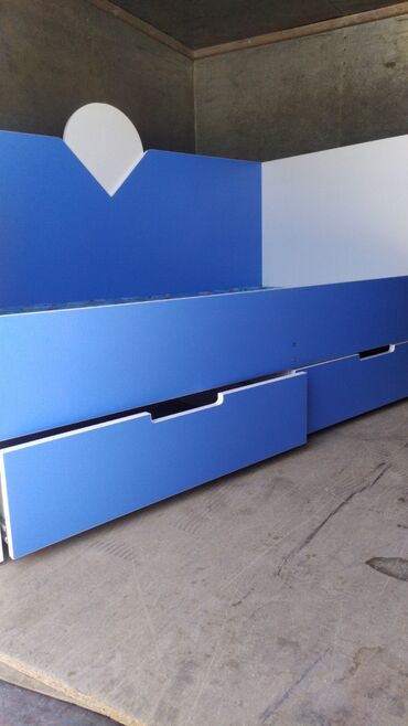 Детские односпальные кровати: Детская кровать в синем цвете для мальчиков и в розовом цвете для — 2