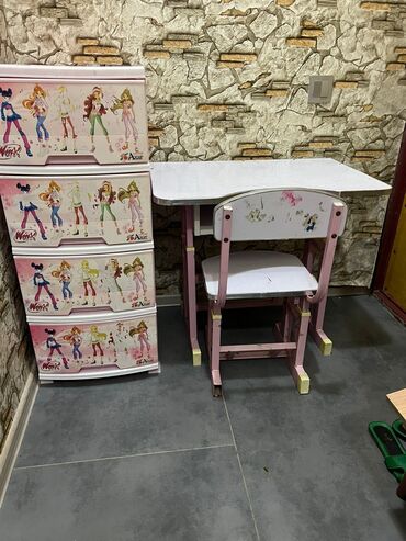Yemək masaları, oturacaqları: Yazi masasi oturacagi ve dolab. hamisi 35man. Yaxsi