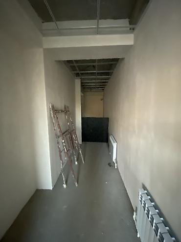 5 мик: Сдаю Офис целиком: 200 м², В административном здании, Без ремонта, Первая линия, С отдельным санузлом, С юридическим адресом — 2