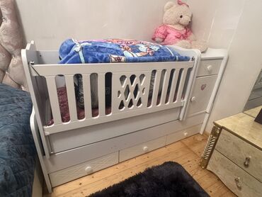 детские кроватки с комодом: Oğlan və qız üçün, İşlənmiş, Dördbucaq, Beşik, Dəst ilə, Matras ilə, Yellənmə mexanizm ilə