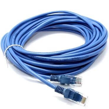 короб на буфер: Сетевой кабель Ethernet синего цвета, предназначенный для подключения