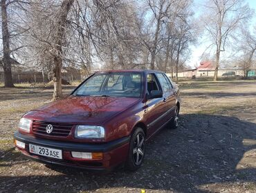 Volkswagen: Volkswagen Vento: 1994 г., 1.8 л, Механика, Бензин, Седан