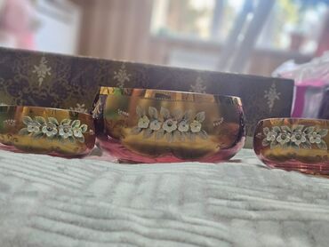 Digər dəstlər və servizlər: Zər ifa incəsənəti üslubunda dekorativ şüşə dəst - Tərkib: 1 ədəd iri — 3