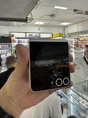 poco 5m: Samsung Galaxy Z Flip6 (SM-F741B) - Форм‑фактор: складной смартфон с — 1