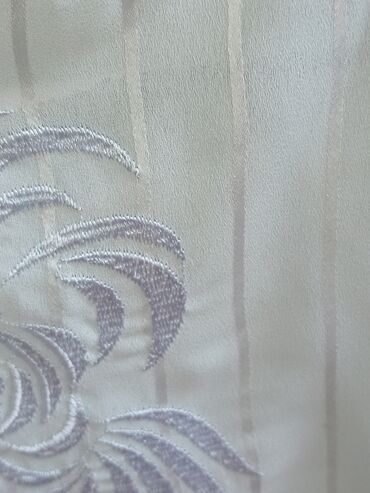 Bluze: Nova, vežena bluza sa širim bretelama vel. 40, L,, svetlo plava, ima — 1