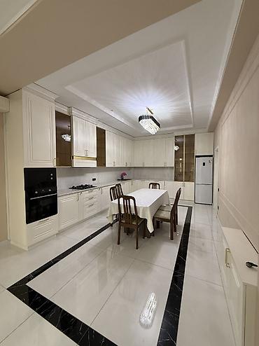 Продажа домов: 5 комнат, 241 м², 4 соток, Бишкек, Ынтымак ж/м Собственник — 7