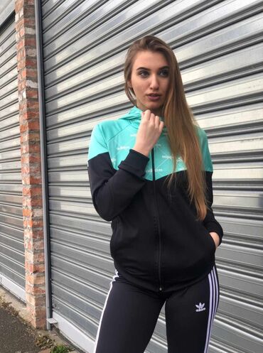 Gornji i donji deo: Novi model sportskih kostima dostupan u veličinama M, L, XL i 2XL — 11