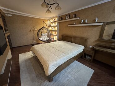 срочно продаётся 1 комнатная квартира в районе ошского рынка: 4 бөлмө, 98 кв. м, 104-серия, 4 кабат, Дизайнердик ремонт