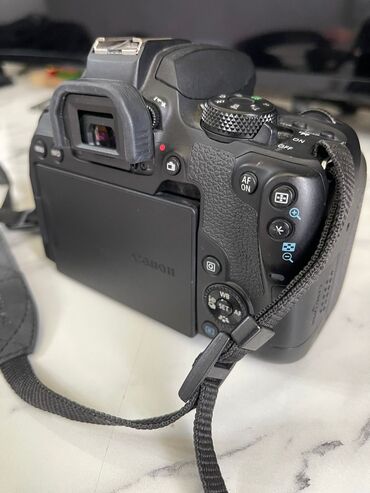 canon 7d 18 135 kit: Фотоаппарат Canon EOS850D. В комплекте зарядное устройство, флеш