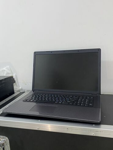 Intel Core i7, 16 GB, 15.6 "