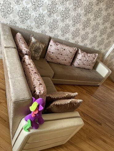 Mətbəx mebeli: Künc divan, İşlənmiş, Açılan, Bazalı, Süni dəri, Çatdırılma yoxdur