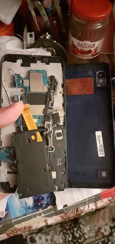 kohne telefon: Salam her nov kohne das korpus var Telefon usdasi olduqum ucun