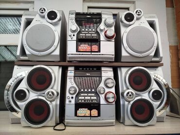 Динамики и колонки: Продаю только верхний AIWA музыкальный центр есть AUX сост. как новый