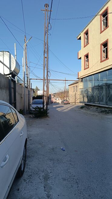 Həyət evləri və villaların satışı: -Ev Xırdalan şəhəri, Adıgözəlov küçəsi, 34a ünvanında yerləşir — 2