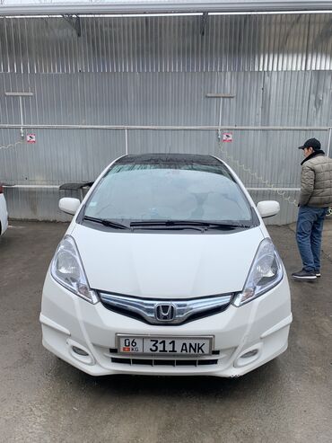 аваринний авто: Honda Jazz: 2011 г., 1.3 л, Вариатор, Гибрид, Хэтчбэк