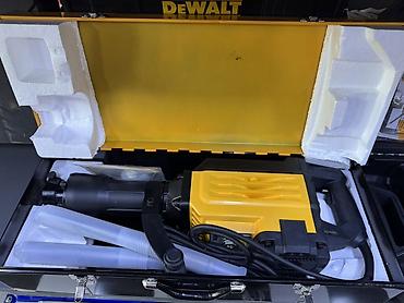dewalt: Отбойный молоток DeWALT в металлическом кейсе. Комплектация: - — 1