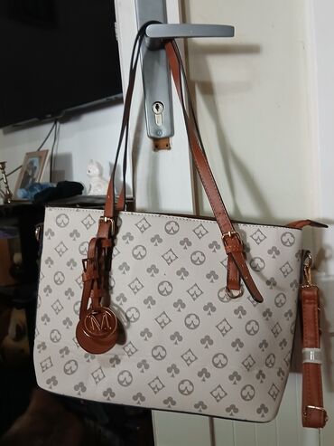 Kompleti: Ženska garderoba – više komada 1) Bež komplet (sako + suknja) - — 10